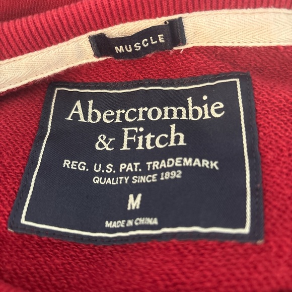 Abercrombie & Fitch Men's Red Crewneck Sweater - Picture 2 of 7